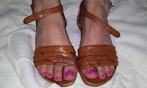 Jism on wife's soles with sandals on