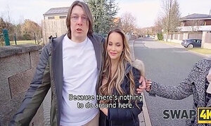 Banged A Girl With Large Breasts In A Threesome While Her Boyfriend Was Taking A Shower 19 Min