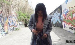 Juggy Latina is picked up for blowjob and sex under the bridge