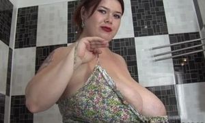 Huge Tits BBW babe take shower and Masturbates by streaming water