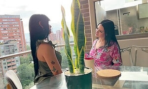 El Novio De Mi Mejor Amiga Nos Descubre Follando Y Hace Que Chupemos Su Gran Verga-ambar Prada