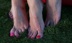 'Sexy Blonde Feet Friends'