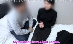 【ダブル不倫中出しセックス】単身赴任先で偶然会った嫁の友達とエロすぎる関係に！久しぶりのセックスにイ