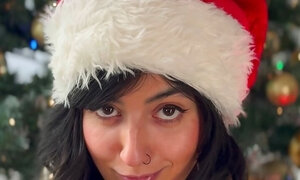 Aaliyah Yasin Gives You a Christmas Treat