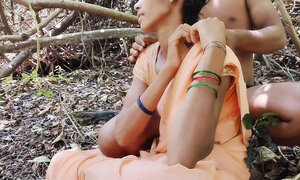 An Indian hottest girl Oliva range hot sex with her Boss in jungle