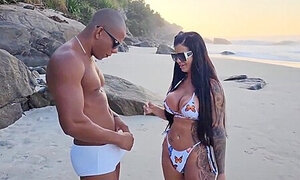 Pamela Makeup Morena Gostosa Estava Perdida Na Praia De Nud