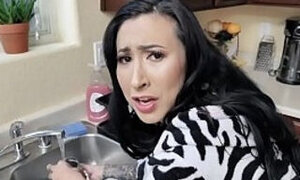 Fucking my busty MILF stepmom while she doing dishes