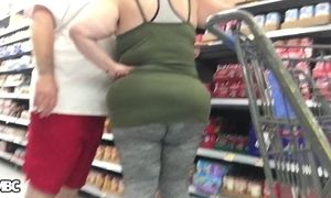 Plumper phat ass white girl BRICK palace culo