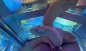 Horny in the tanning bed!!