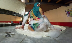 Pussy to Mouth in the Jacuzzi Mia Niqab