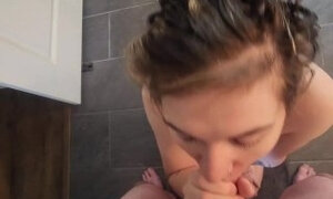 Sucking him until he gives me a huge facial