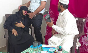 Muslim women fucked by the doctor in front of her husband because she could not get pregnant (Threesome Sex)