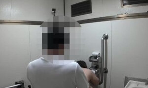 【変態】住宅街の多目的トイレで撮った公衆便所立ちバックシーン(撮影日：2024年7月18日)【公衆便所立ちバック