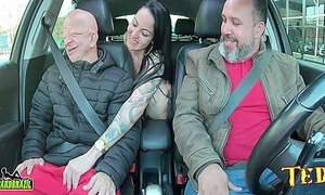 Bruno Diferente Entra Na Carona E Tem Uma Supresa Com A Mais Desejada Estrela Porno Elisa Sanches 30 Min