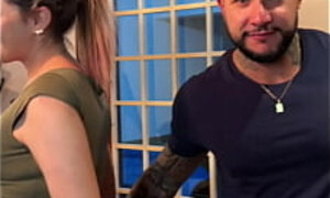 Marido corno assiste amigo fuder sua esposa