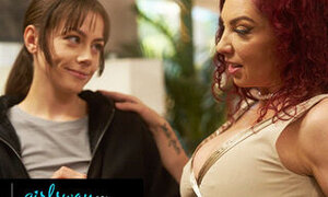 GIRLSWAY - Stacked MILF Kiki D&#039;Aire Seduces Tomboyish Stepdaughter Selena Love In Lustful Makeover