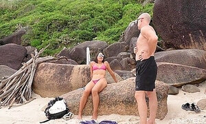 Encuentro A Mi Amiga En Playa Nudista Y Termina Desnuda En Mi Cama (novela - Capitulo 3)