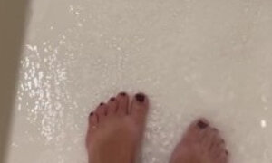 MILF Feet in the Shower