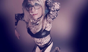 At Le Salon de Sasha, masturbation, showing all and toy play