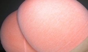 Big booty MILF twerking peachy butt
