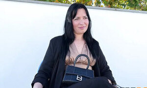 Maria Mia Is an Influencer MILF and Has a Huge Ass of Scandal