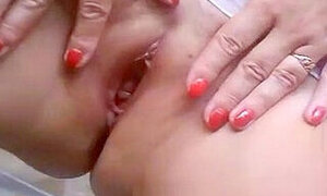 Oma treibts mit Boy Toy