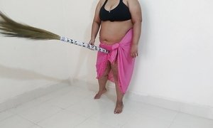 Sexy aunty has sex with a broom while sweeping the house - Hindi Clear Audio