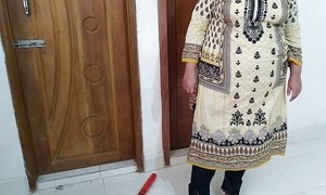 "(Desi Priya Aunty ko Jabardast Choda) Tamil Dairty BBW priya Aunty Fucked By Her Devar while sweeping Room - Hindi Audio"