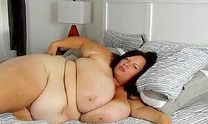 HUGE TIT MAMA ENCOURAGES YOU TO BEAT YOUR MEAT