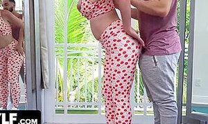 Kate Dee And Busty Goddess - In Yoga Pants Enjoys Some Intense Pussy Stretching On Big Dick