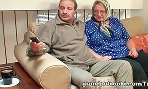 Nasty granny still knows to please a dude