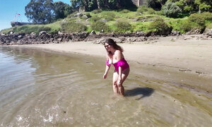 Milf's Tits suddenly Fell Out of her Swimsuit on the Beach