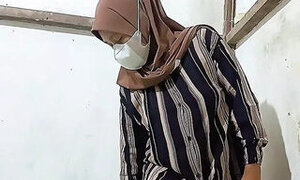 Guru Hijab Masturbation