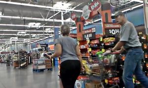 Candid curvaceous Gilf phat ass white girl