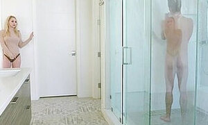 Alix Lynx - Blonde Beautiful Milf Gags On Daughters Babe