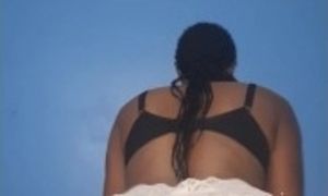 EBONY BUBBLE BUTT TWERKING AND GRINDINGS AS SHE EXPOSES HER WET PUSSY