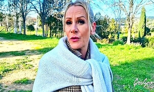 Victoria, 47ans, La Milf Aux Seins Tres Gouteux 15 Min